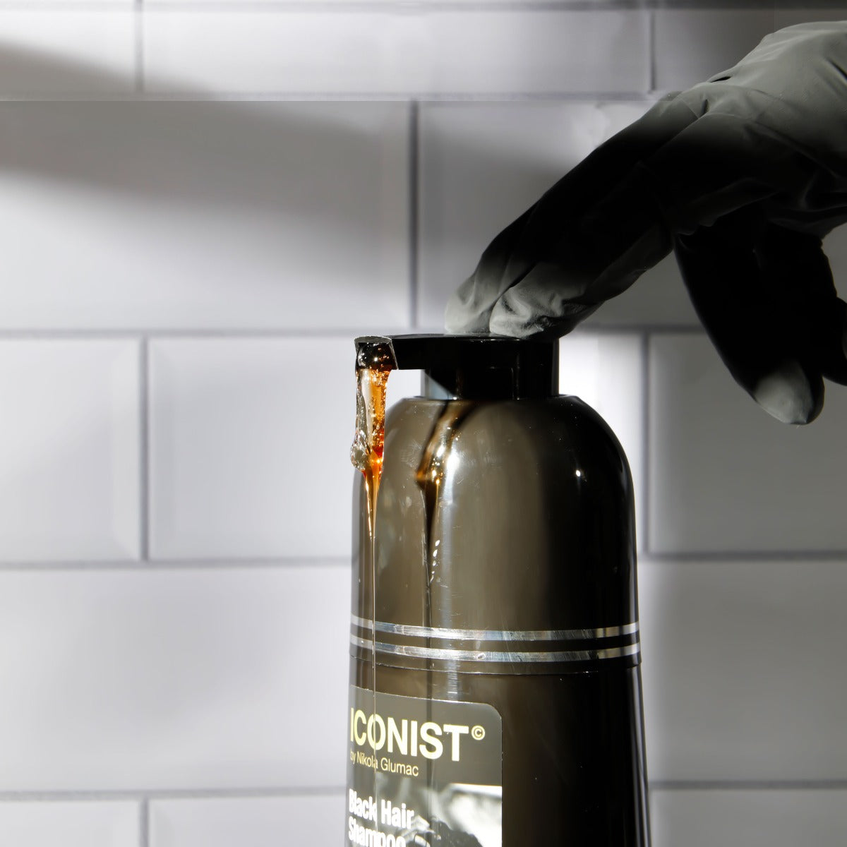 Champú para cabello negro ICONIST de Nikola Glumac
